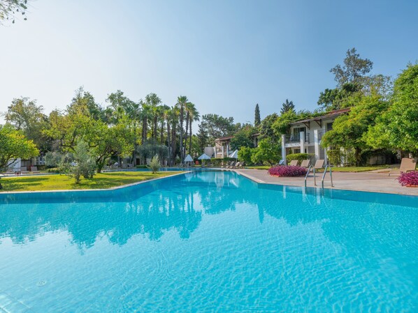 A swimming pool surrounded by greenery and buildings. - Sherwood Exclusive Kemer (Kemer)
