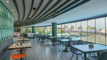 5 ristoranti, aperti a colazione e a pranzo, cucina internazionale