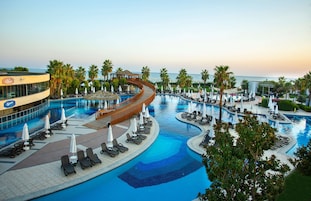 Indoor pool, 4 outdoor pools, pool umbrellas, sun loungers