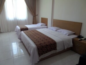 Family Room | 1 bedroom, desk, free WiFi - Arini Hotel (Surakarta)