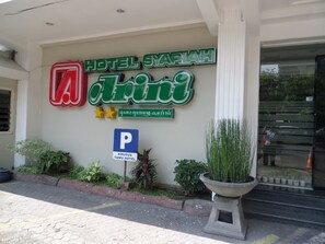 Front of property - Arini Hotel (Surakarta)