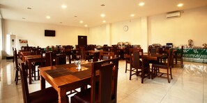 Daily cooked-to-order breakfast (IDR 50000 per person) - Arini Hotel (Surakarta)