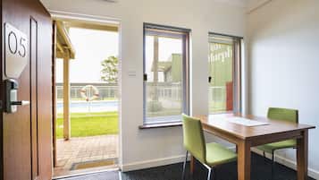 Pool View One Bedroom Apartment | In-room dining