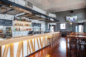 4 bars/lounges, pub, cocktail bar - Nightcap at the Ship Inn (Busselton)