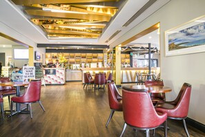 Lunch, dinner served; local cuisine, alfresco dining  - Nightcap at the Ship Inn (Busselton)