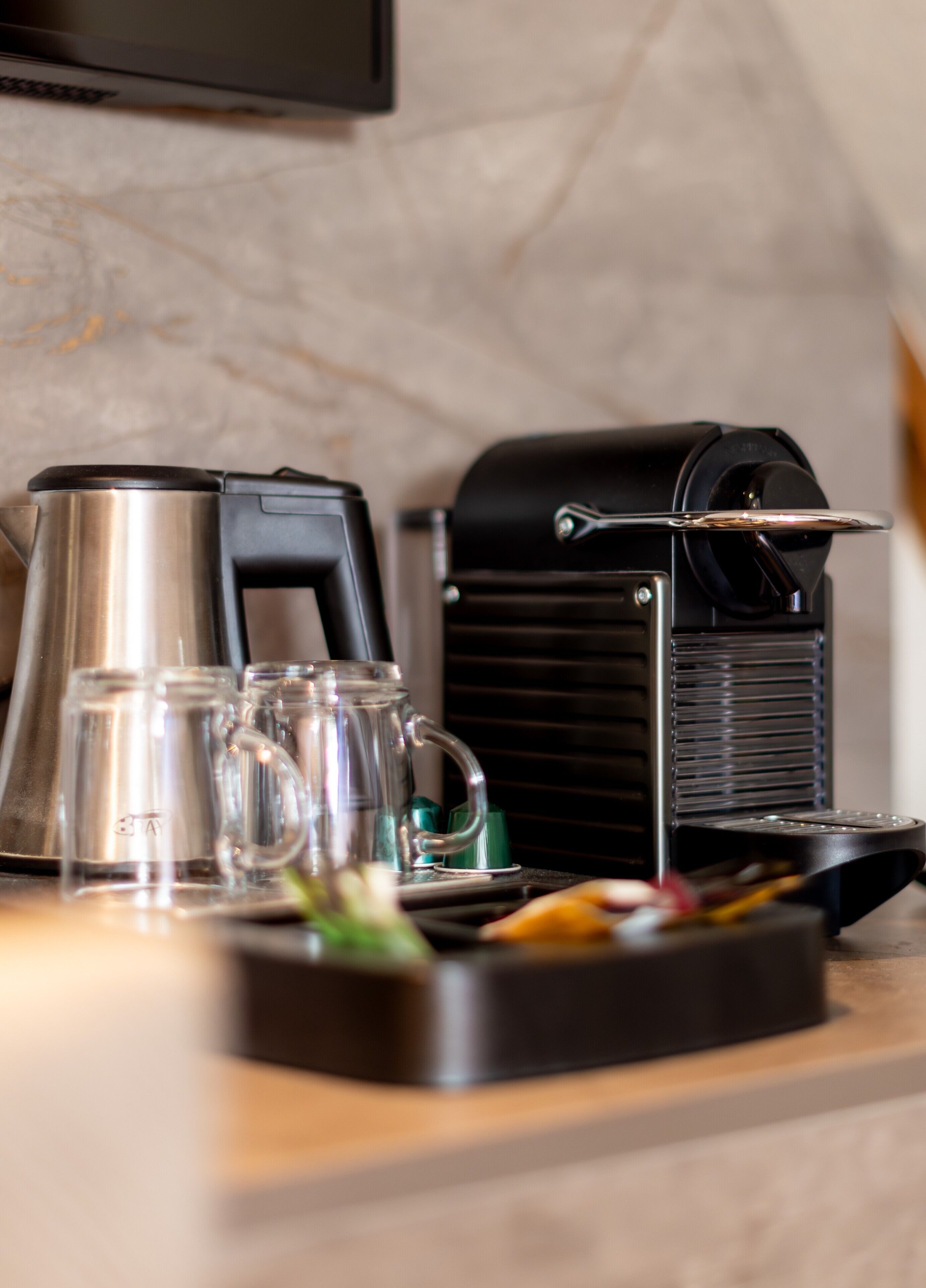 basic double or twin room, 2 single beds | coffee and/or coffee maker