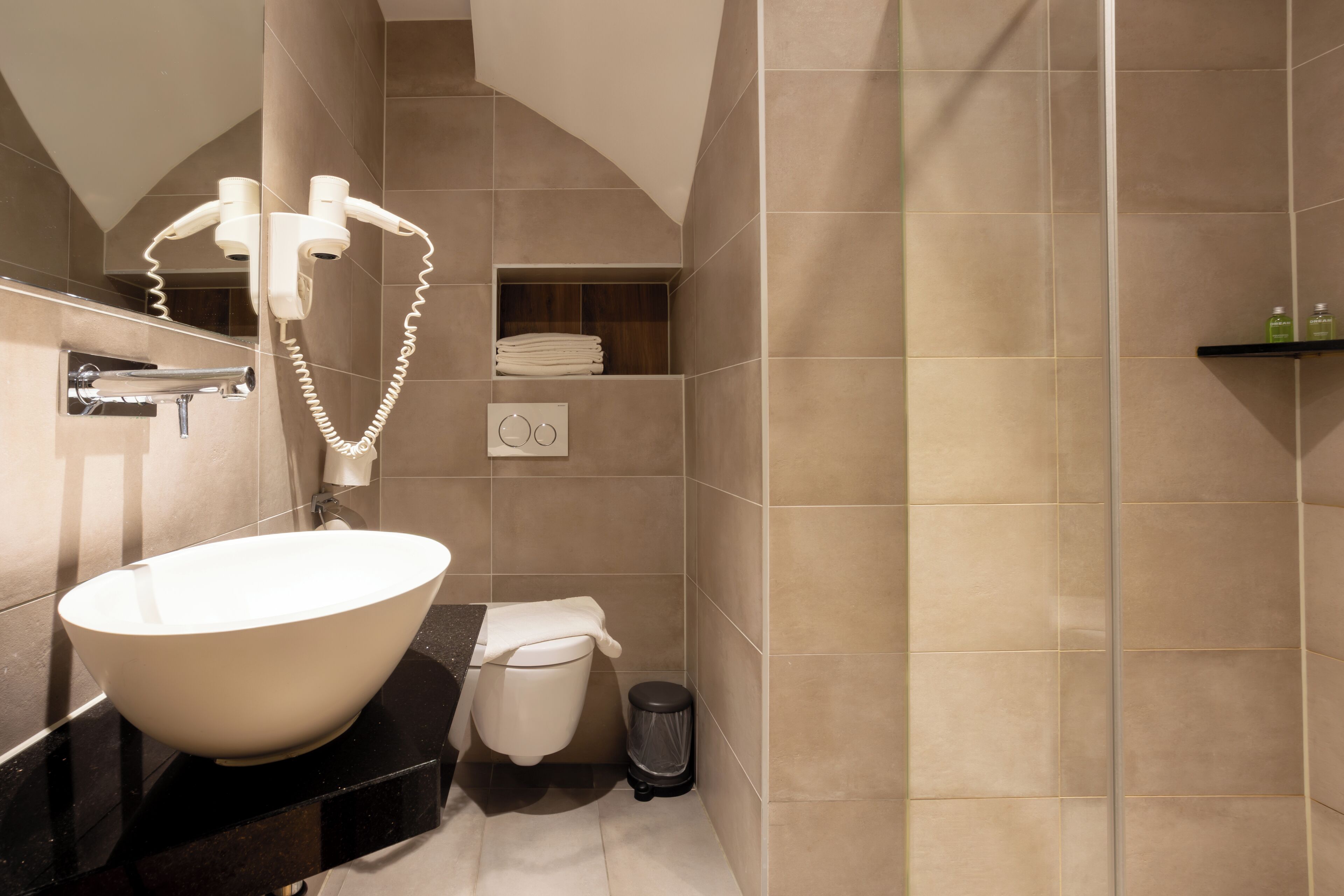 basic double room, 1 queen bed | bathroom | free toiletries, hair dryer, towels