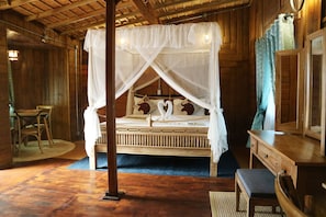 Chambre Familiale, vue ville | Coffres-forts dans les chambres, lits pliants/supplémentaires