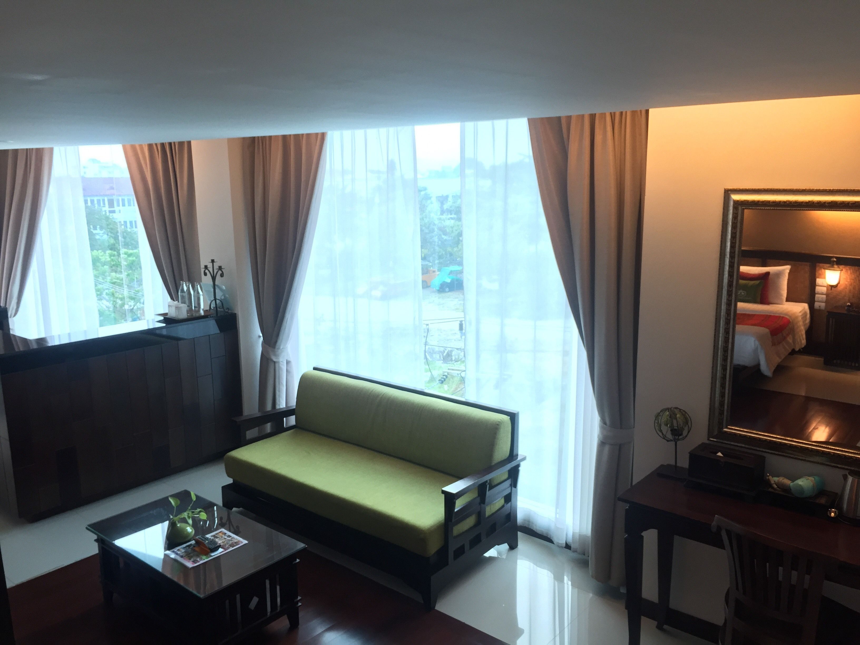 32-inch flat-screen tv with cable channels, tv