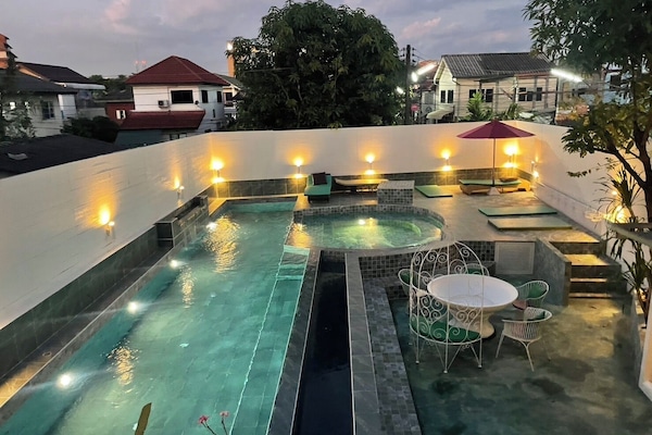 Kolam renang outdoor