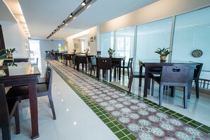 Daily buffet breakfast for a fee - Nordwind Hotel (Chiang Mai)