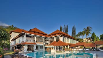 Outdoor pool, pool umbrellas