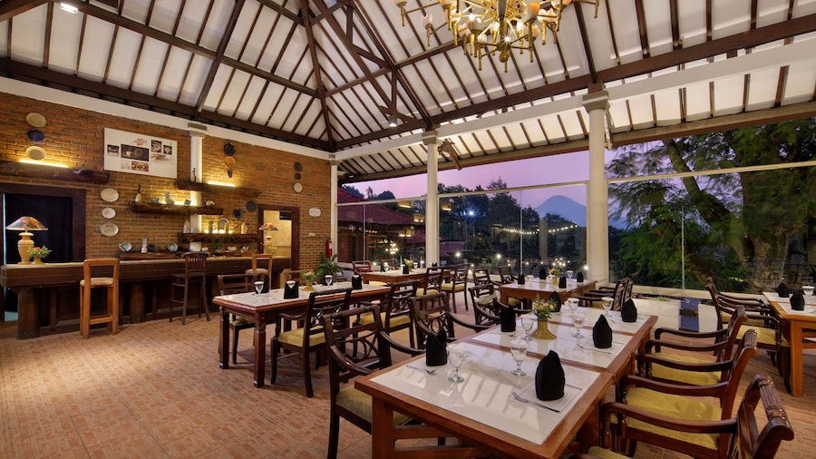 Royal Hotel and Villa Trawas