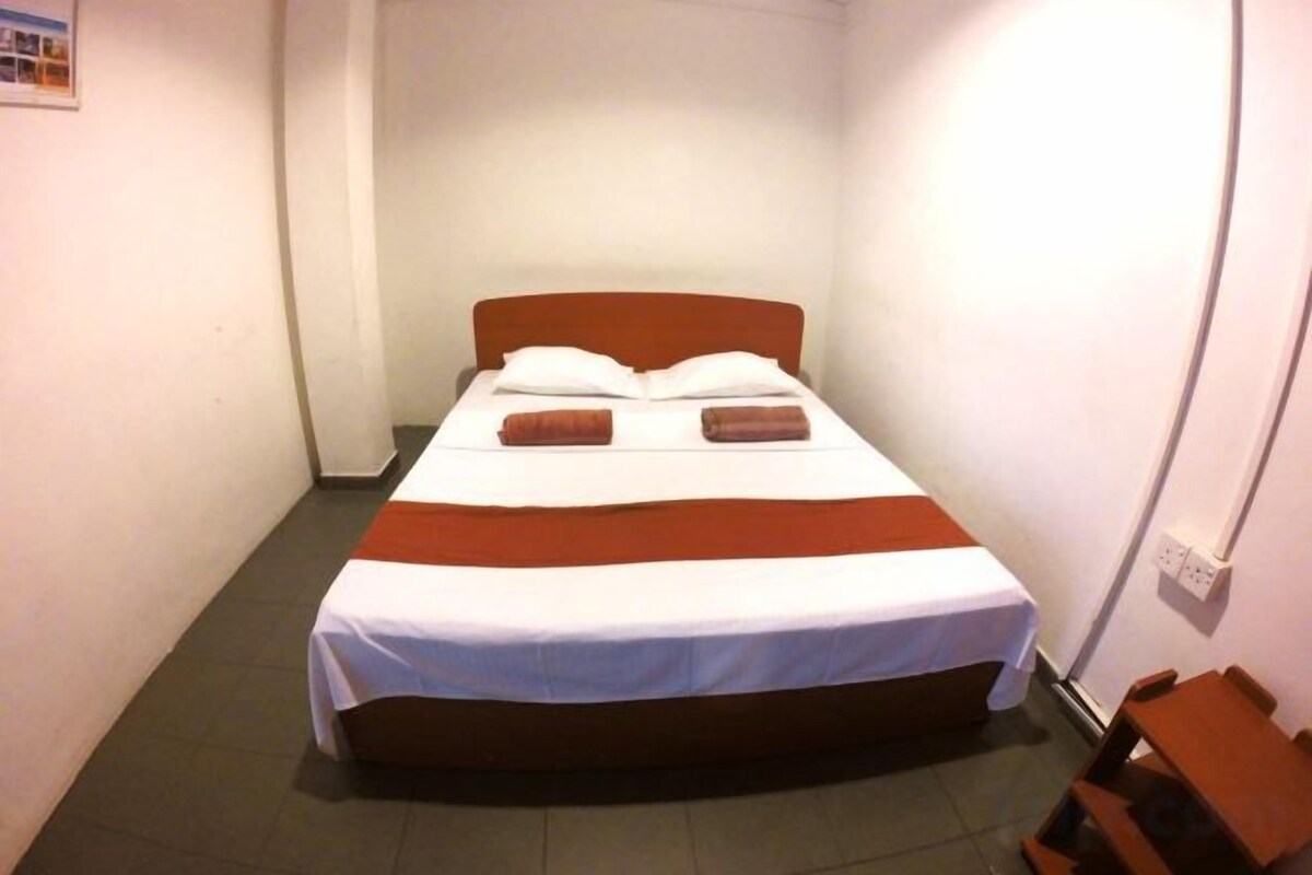 WiFi (free), bed sheets