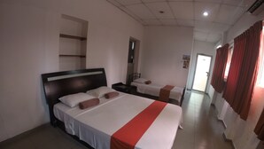 Chambre Triple Standard, 2 chambres, non-fumeur, vue ville