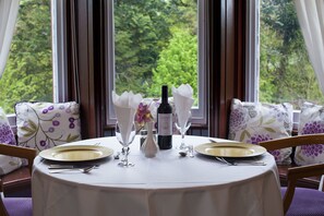 2 restaurants, spécialités Cuisine à base de fruits de mer