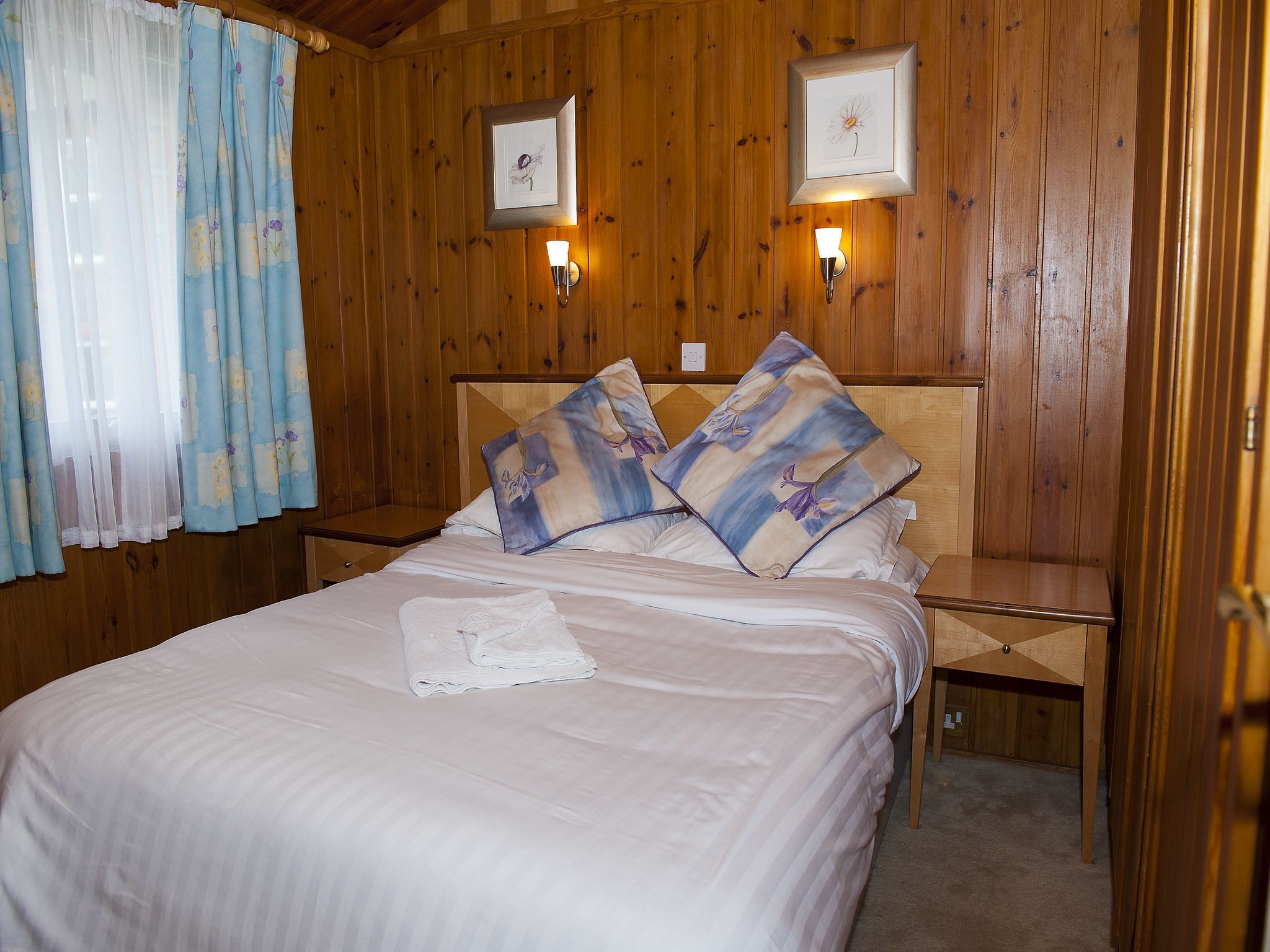 iron/ironing board, free wifi