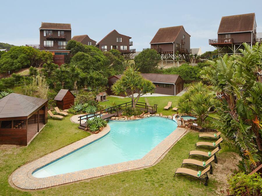 Outdoor pool, pool loungers