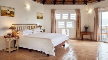 1 Schlafzimmer, hochwertige Bettwaren, Zimmersafe, Bügeleisen/Bügelbrett