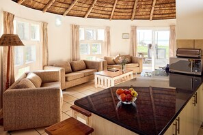 Chalet, 3 Bedrooms, Sea View | Private kitchen