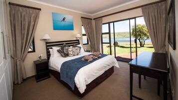 Alpehytte - 3 soveværelser | 3 soveværelser, pengeskab på værelset, skrivebord, strygejern/strygebræt