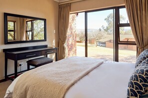 3 bedrooms, in-room safe, desk, iron/ironing board - First Group Qwantani (Maluti a Phofung)