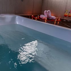 Couples treatment room(s), sauna, hot tub, body treatments