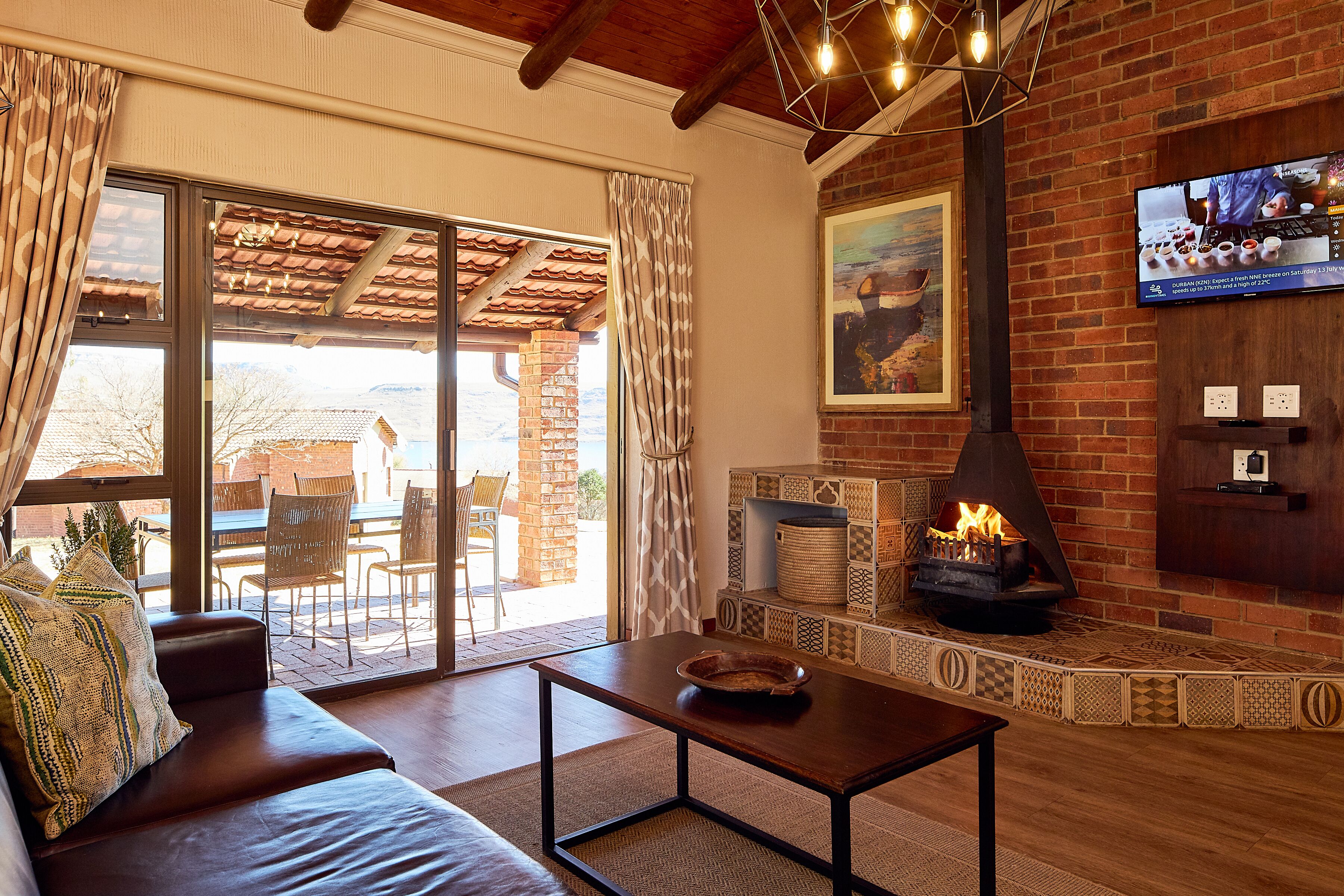 Chalet, 3 habitaciones, para no fumadores | Área de sala de estar | Televisión y chimenea 