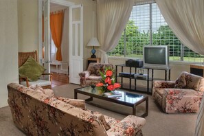 TV - Beverley Apartments (St. Lawrence Gap)