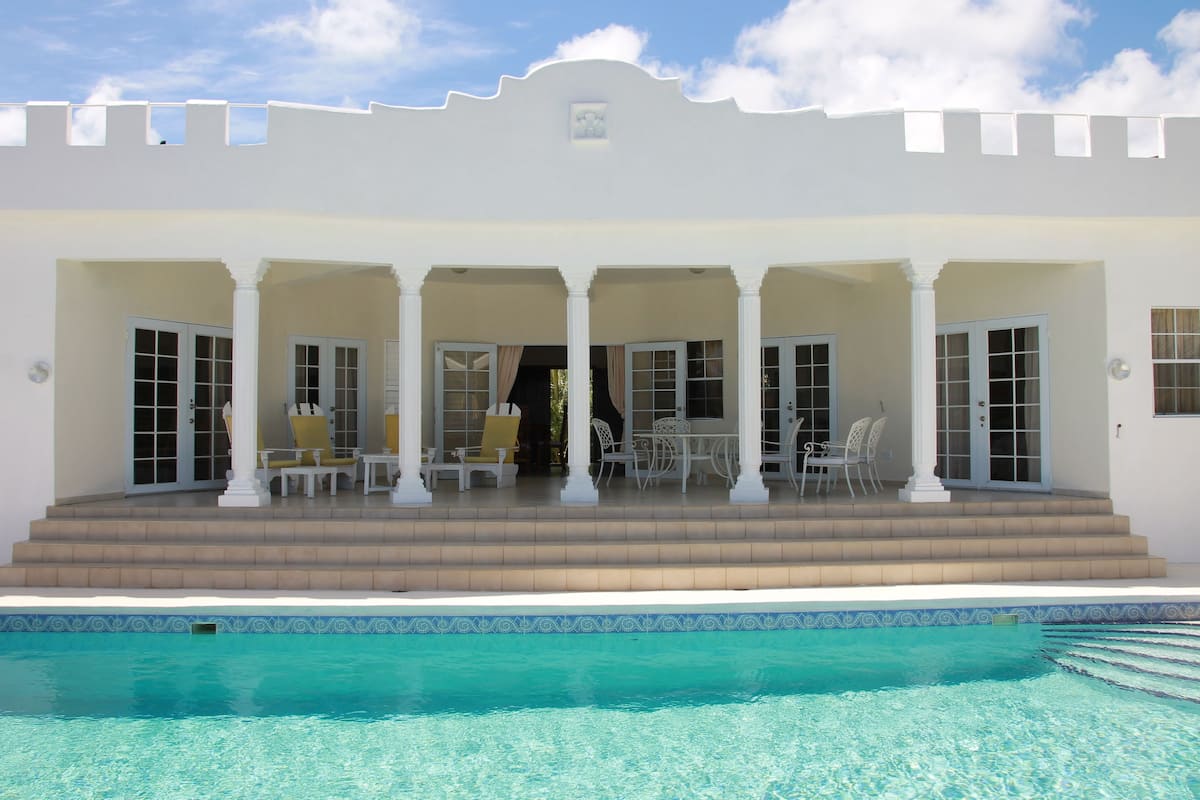 Villa 7 (3 Bedroom Villa with Roof Deck and Private Pool) | Terrace/patio