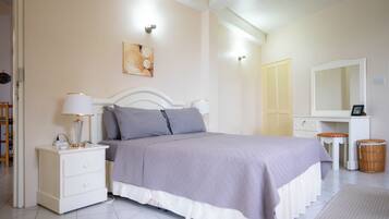 Villa 10 (3 Bedroom Villa with Roof Deck and Pool Access)