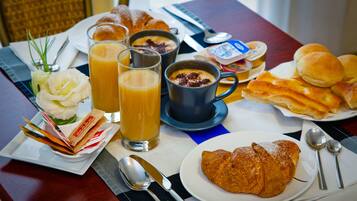 Free daily buffet breakfast