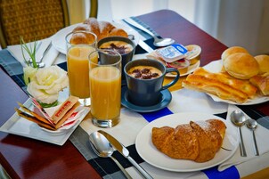 Free daily buffet breakfast