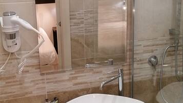 Shower, free toiletries, hair dryer, bidet