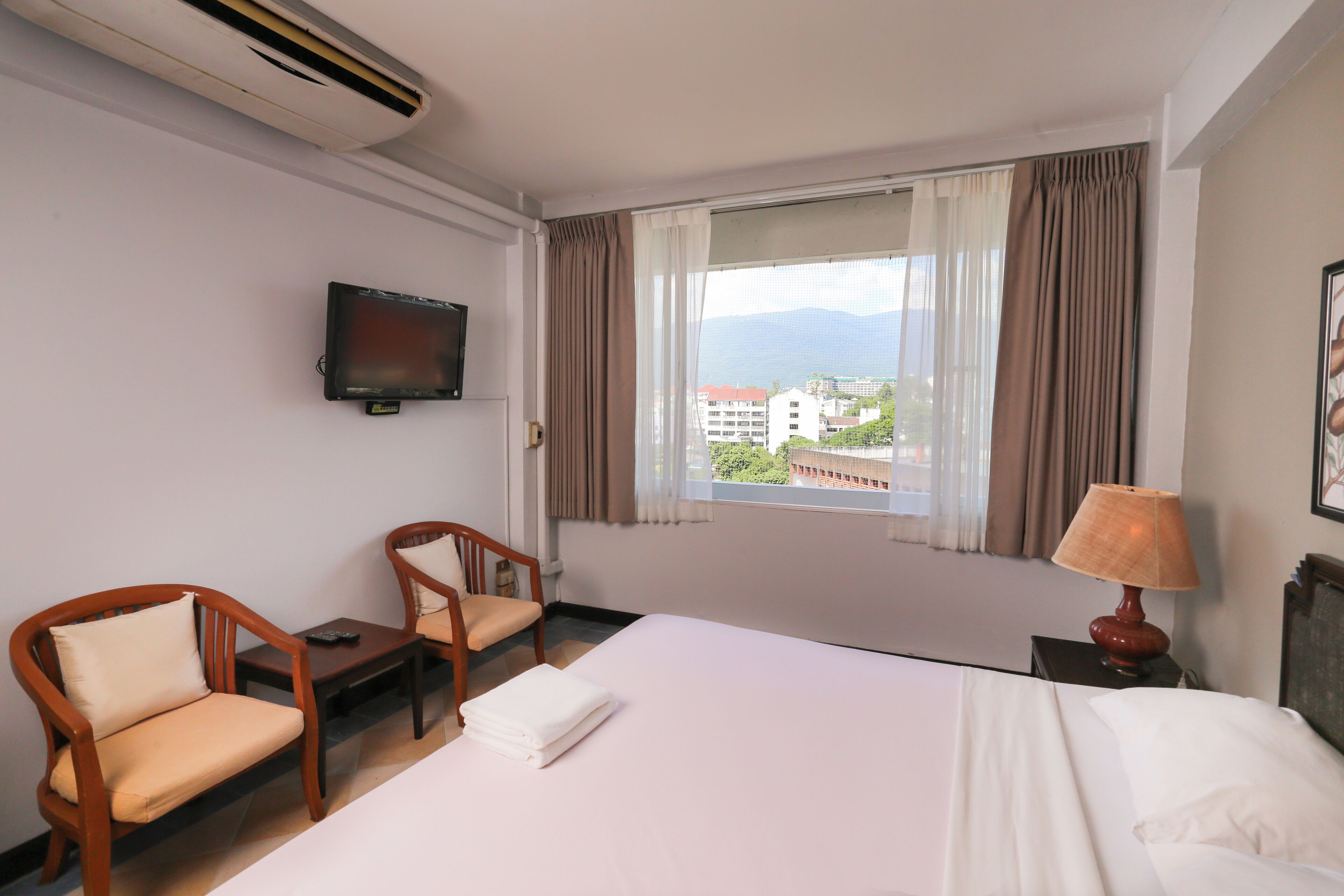 Traditional Room | In-room safe, desk, free WiFi