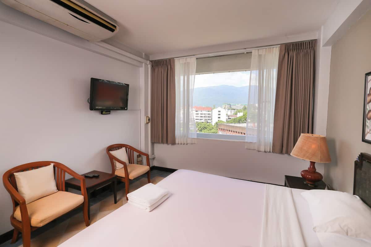 Traditional Room | In-room safe, desk, free WiFi