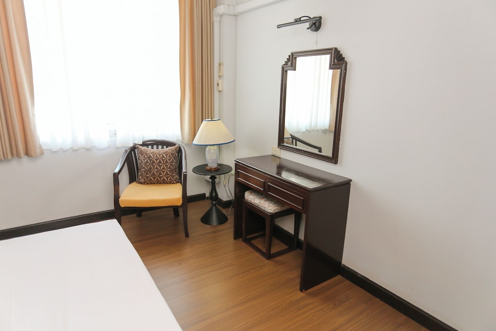 The YMCA International Hotel Chiang Mai by null