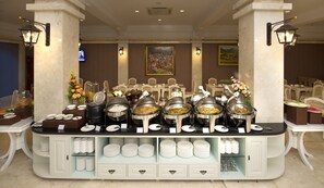 Petit déjeuner complet servi tous les jours en supplément