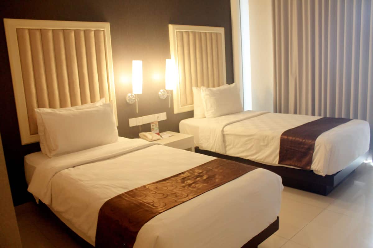 superior room | minibar, in-room safe, desk, soundproofing