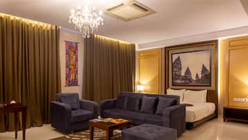 Suite | Minibar, in-room safe, desk, soundproofing