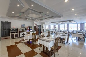 Breakfast, lunch, dinner served; international cuisine  - Aslan City Hotel (Alanya)