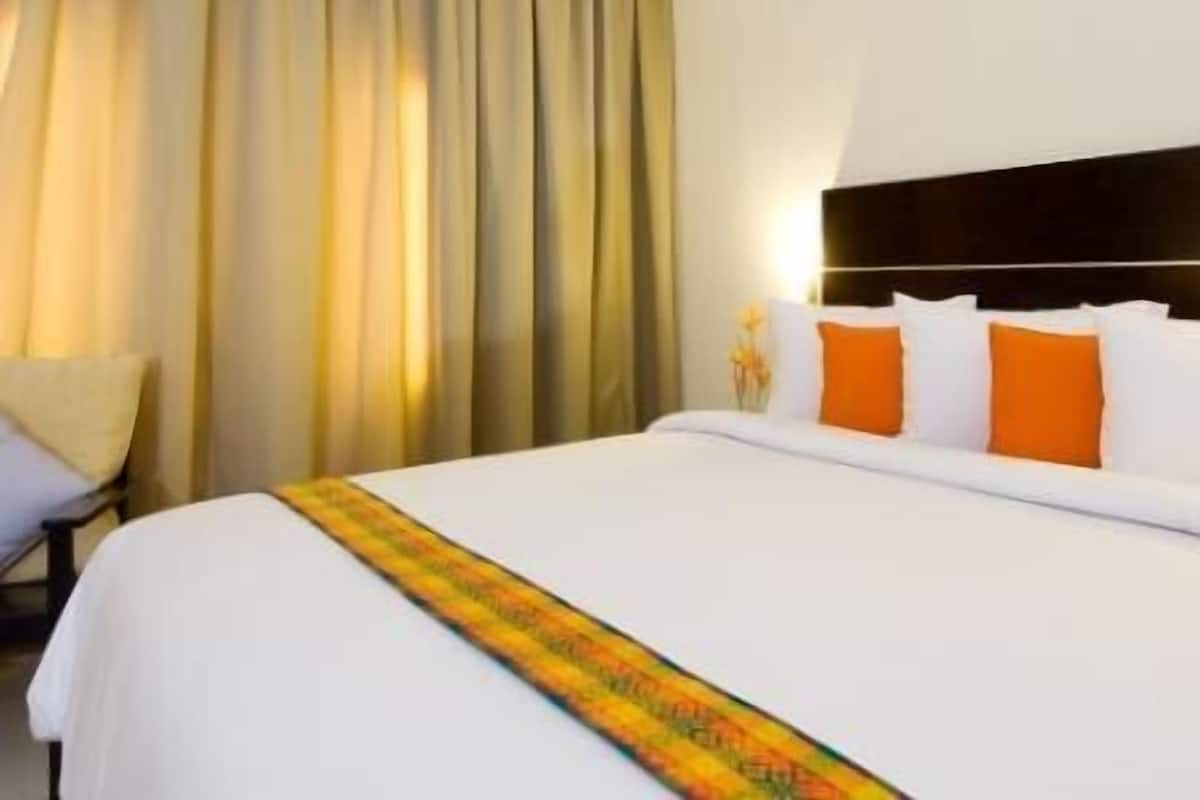 Minibar, in-room safe, free WiFi
