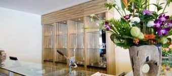 iShine Hotel