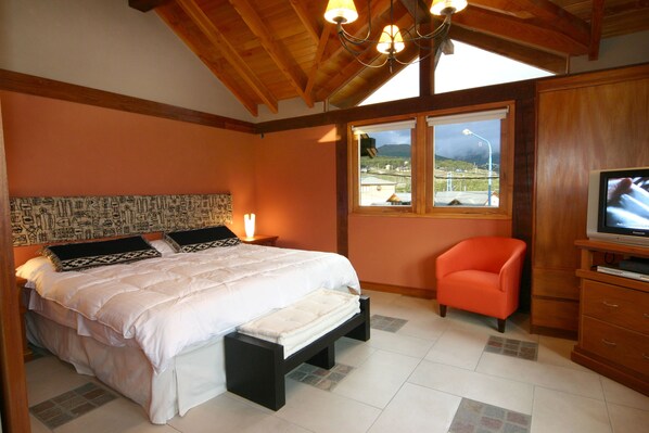 Double Studio | In-room safe, iron/ironing board, free WiFi, bed sheets