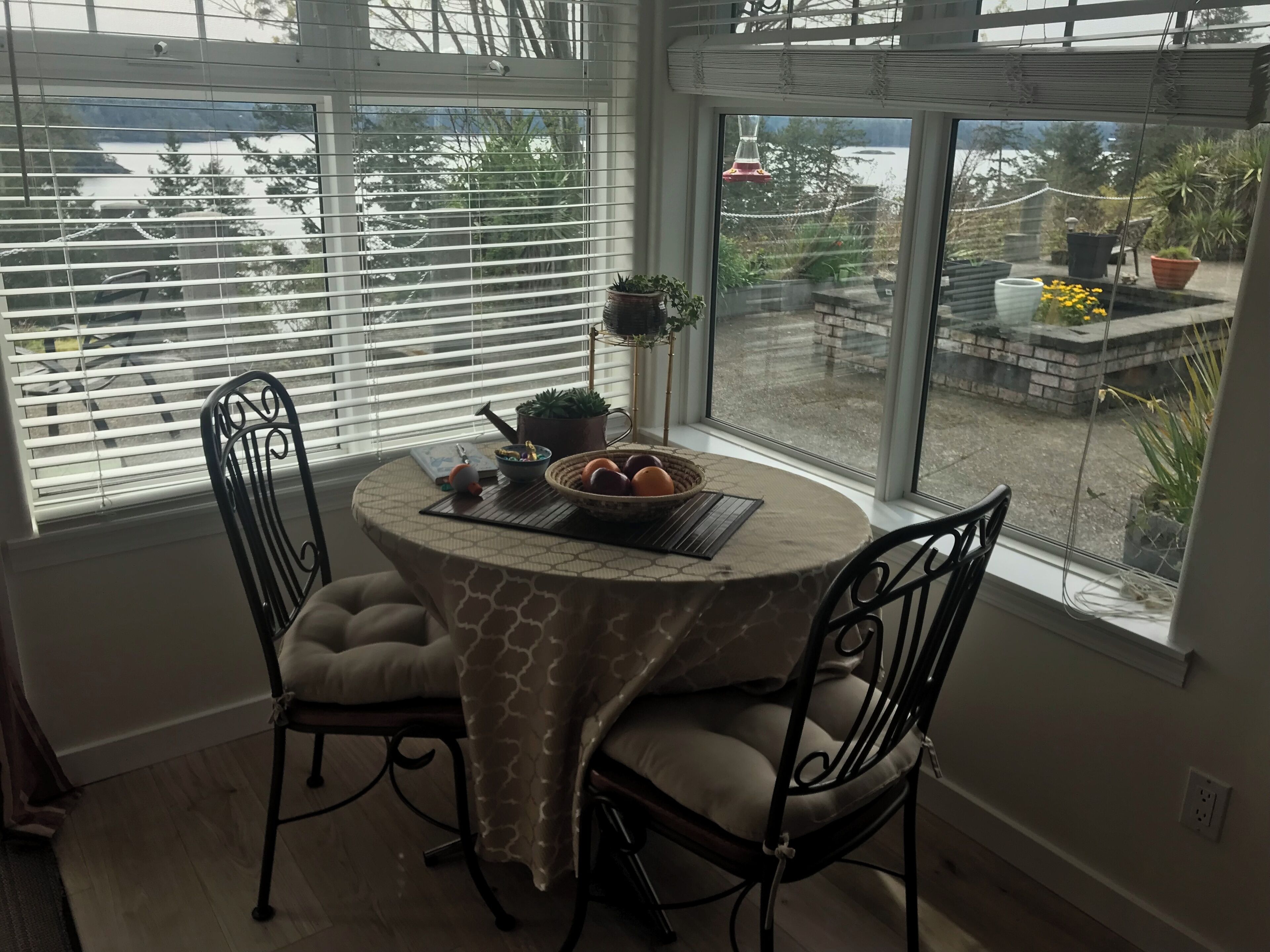 Deluxe Studio Suite, 1 King Bed, Kitchenette (Hummingbird Suite) | Bathroom | Hair dryer, bathrobes, towels, soap