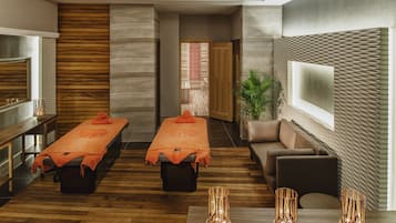 Couples treatment room(s), sauna, hot tub, steam room
