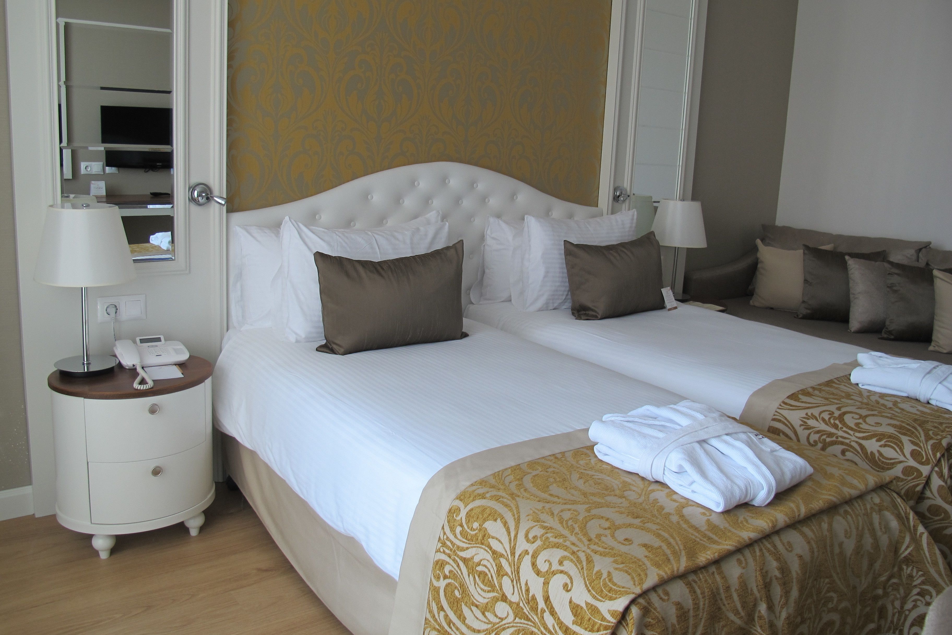 高級寢具、迷你吧、客房內保險箱、書桌