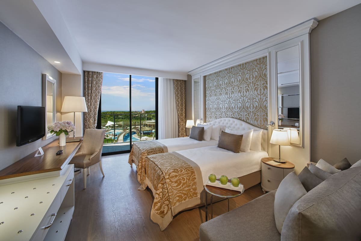 premium bedding, minibar, in-room safe, desk