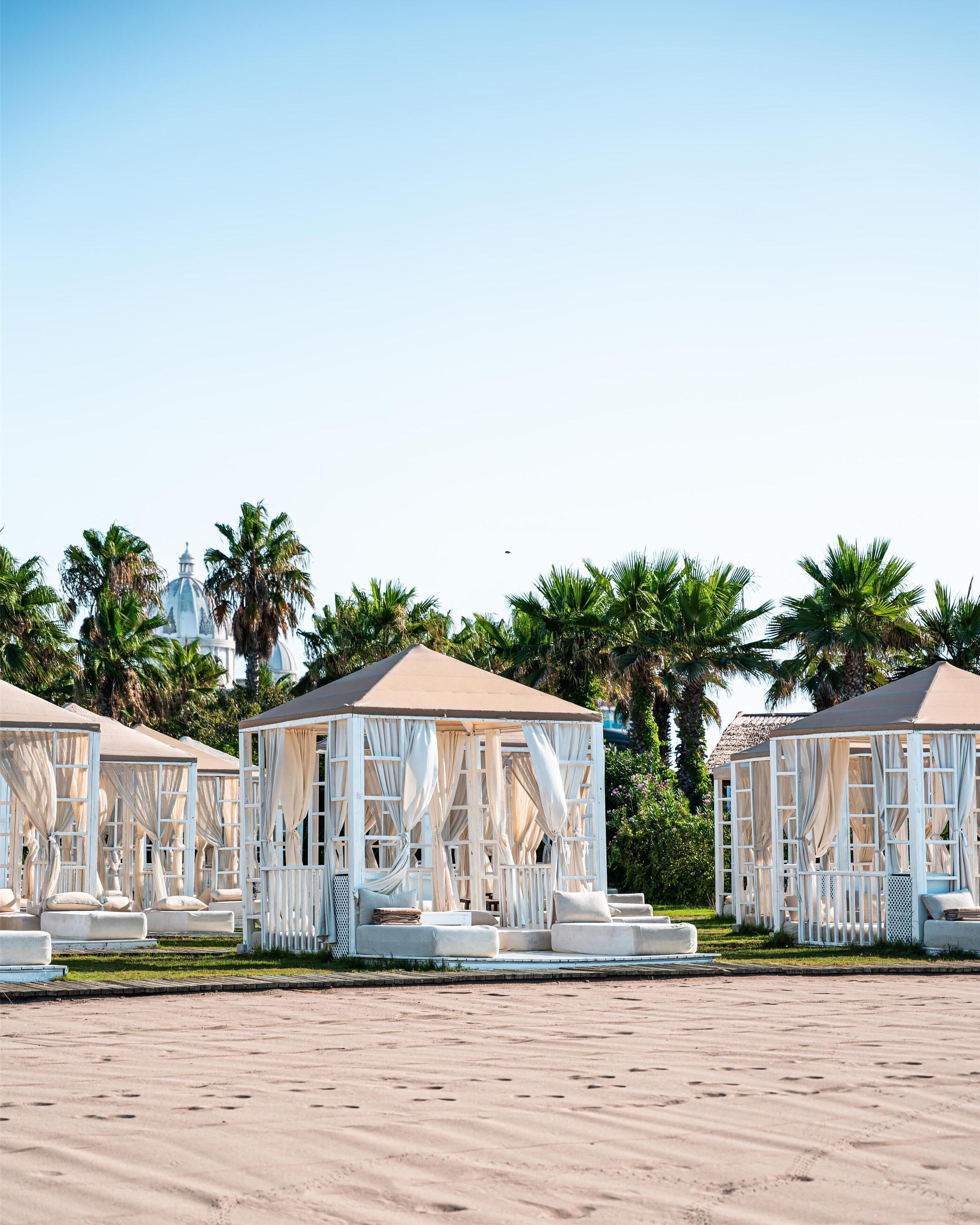 Private beach nearby, free beach shuttle, sun-loungers, beach umbrellas