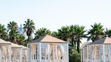 Private beach nearby, free beach shuttle, sun-loungers, beach umbrellas